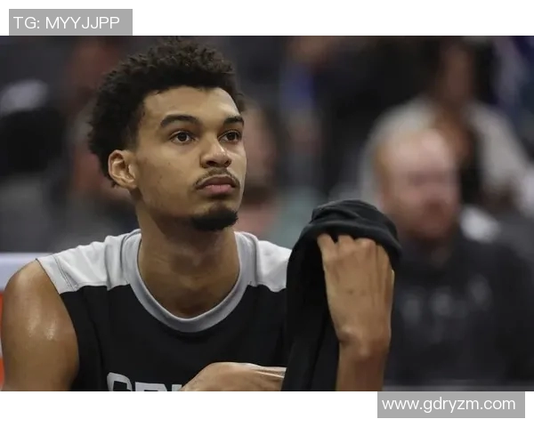 文班亚马右肩深静脉血栓康复重返赛场重燃篮球梦想 文班亚马右肩深静脉血栓康复重返赛场重燃篮球梦想