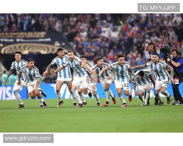 足球的魅力与激情探讨全球联赛发展与球迷文化的深远影响 足球的魅力与激情探讨全球联赛发展与球迷文化的深远影响